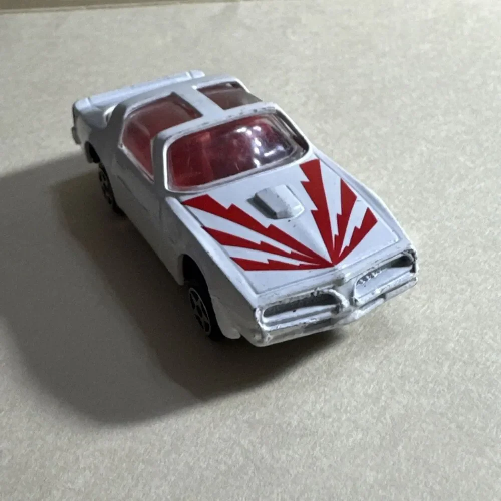Zee Toys Zylmex Pontiac Firebird T-Top D93 White Red Hood Decal 1:64 Model Car